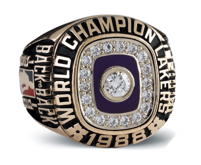 1988-Los-Angeles-Lakers-NBA-Championship-ring.jpg